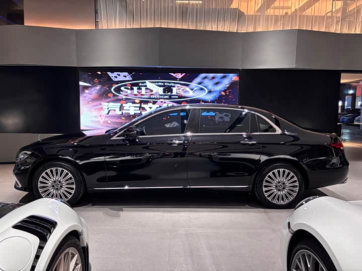 Фото 3 - Mercedes-Benz E-Class