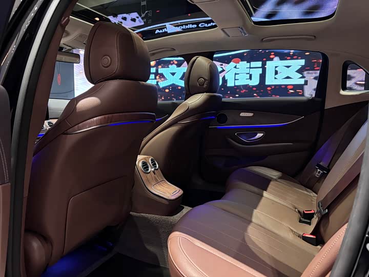 Фото 9 - Mercedes-Benz E-Class