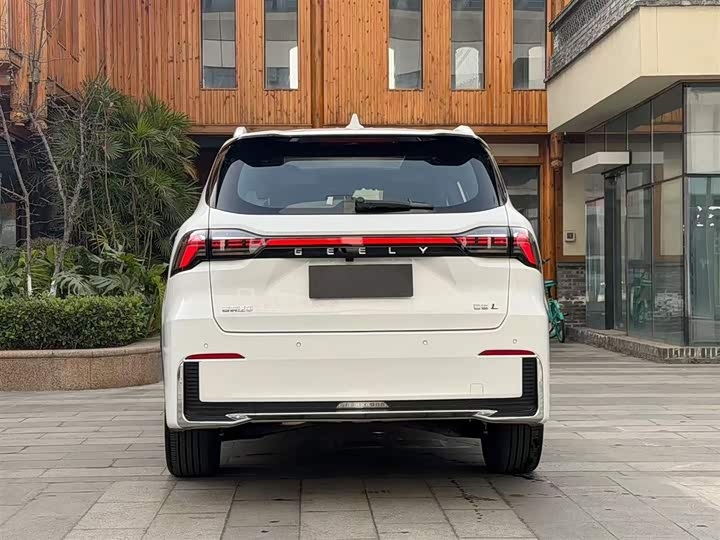 Фото 6 - Geely Okavango L