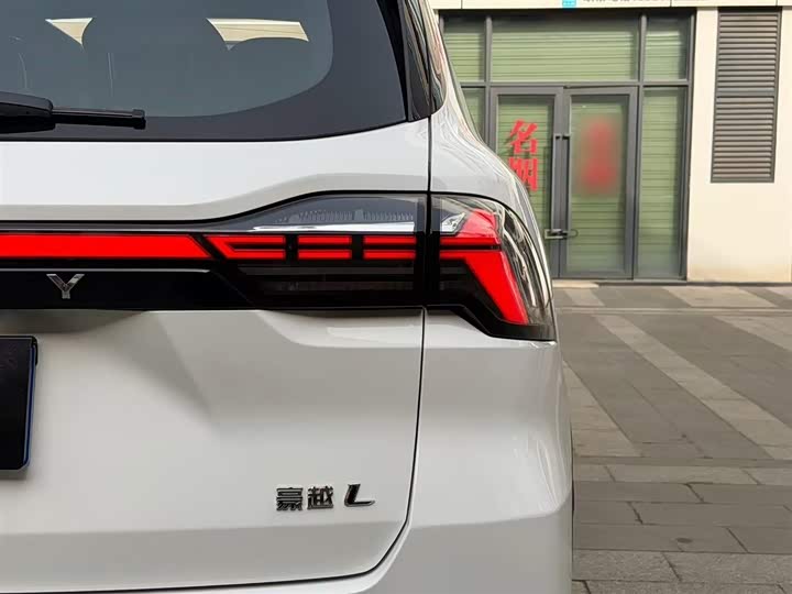 Фото 8 - Geely Okavango L