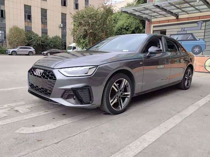 Фото 1 - Audi A4L