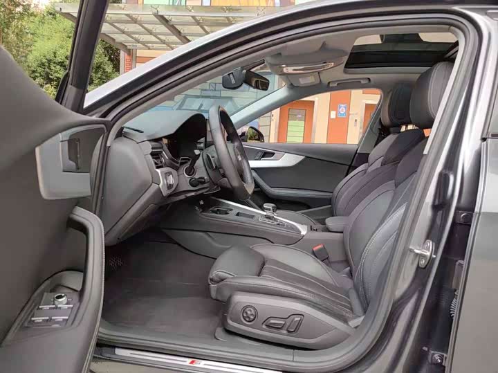 Фото 4 - Audi A4L