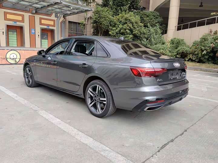 Фото 9 - Audi A4L