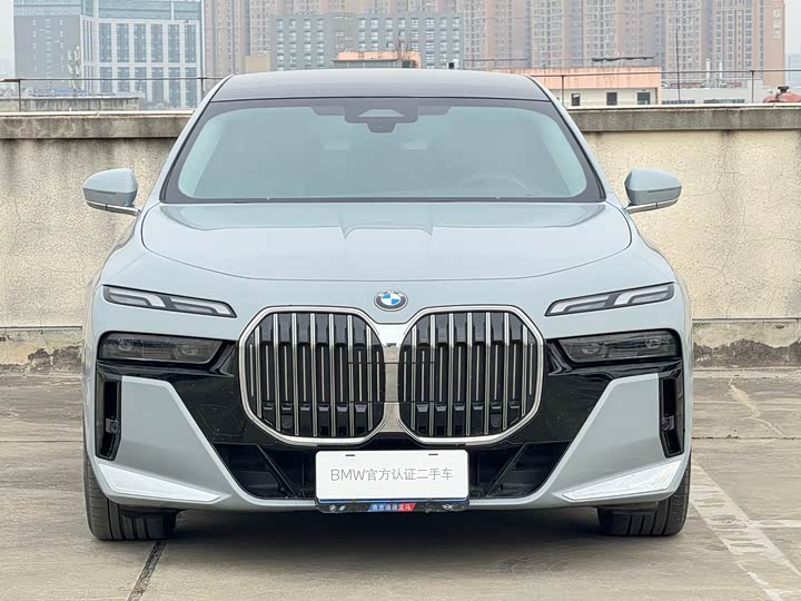 Фото 2 - BMW 7 Series