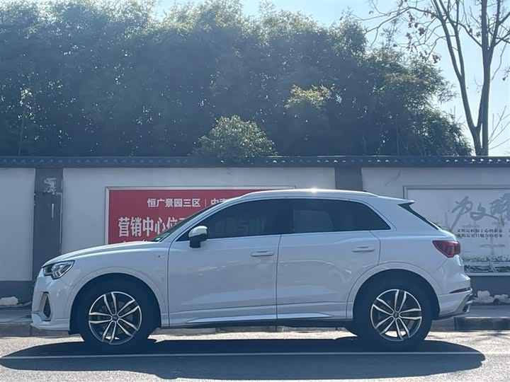 Фото 4 - Audi Q3