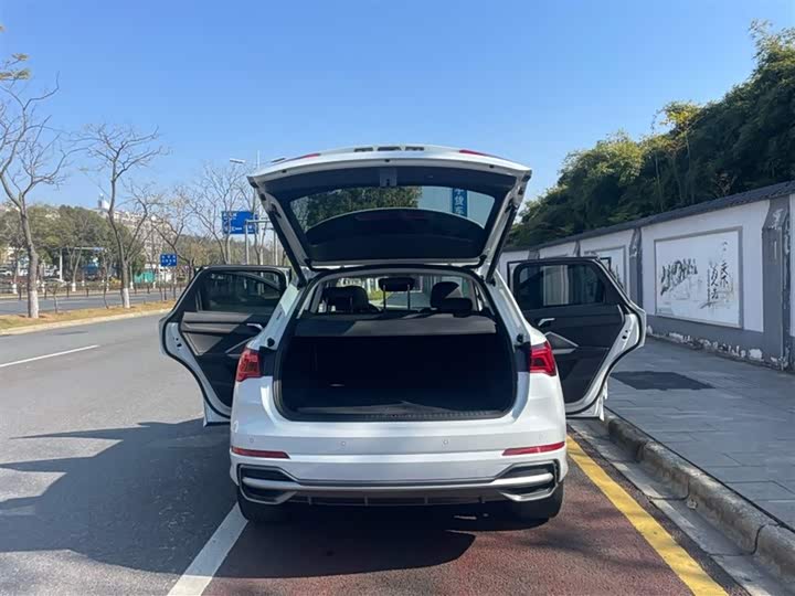 Фото 8 - Audi Q3