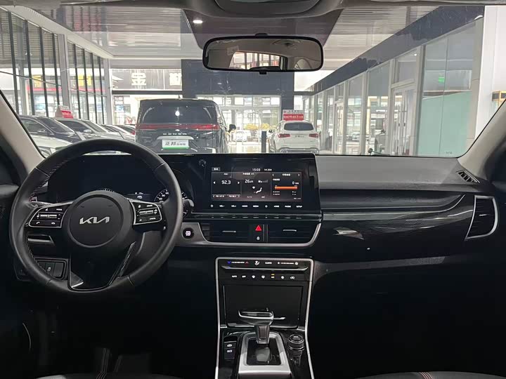 Фото 8 - Kia KX3