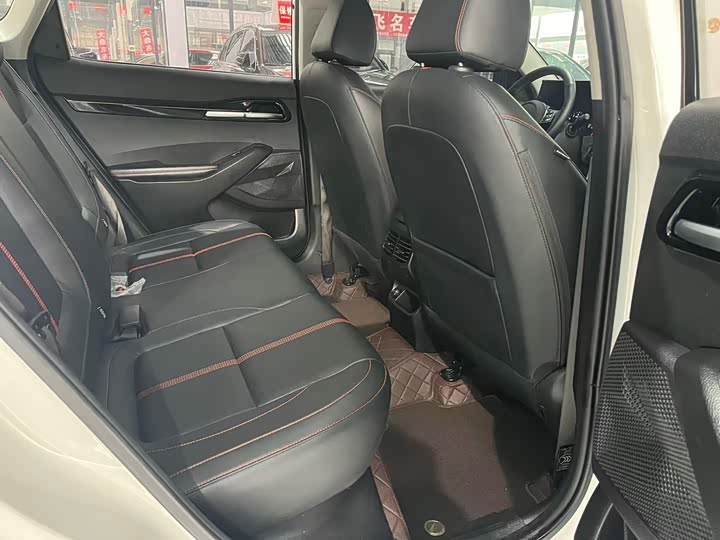 Фото 9 - Kia KX3