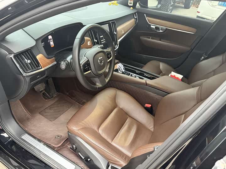 Фото 4 - Volvo S90