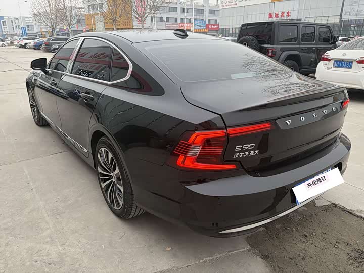 Фото 9 - Volvo S90