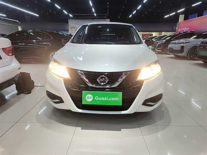 Фото 3 - Nissan Tiida