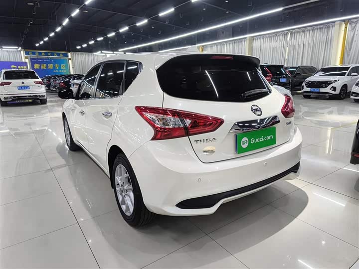 Фото 5 - Nissan Tiida