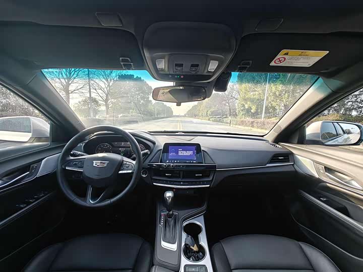 Фото 8 - Cadillac CT4