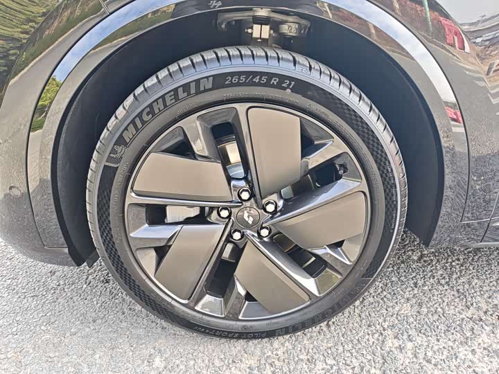 Фото 8 - LiXiang L9