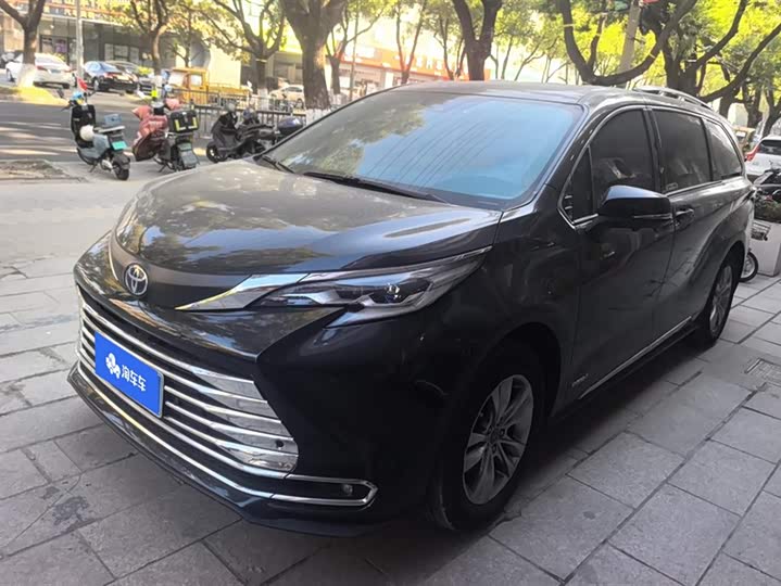 Фото 1 - Toyota Sienna