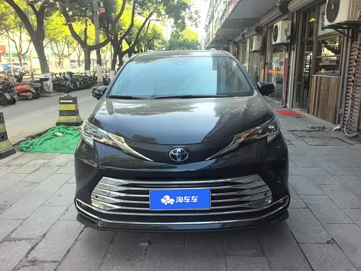 Фото 2 - Toyota Sienna