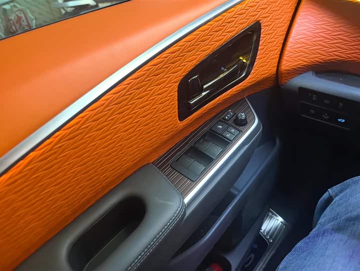 Фото 7 - Toyota Sienna