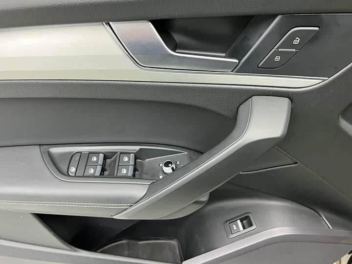 Фото 5 - Audi Q5L