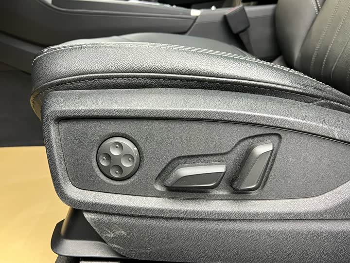 Фото 7 - Audi Q5L