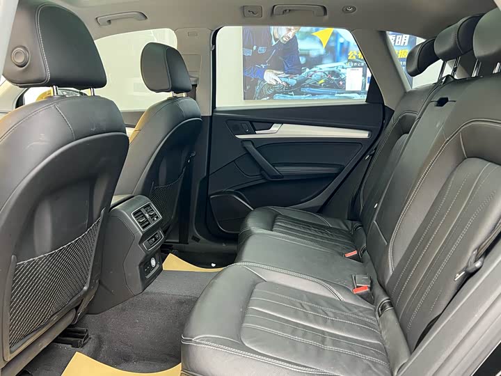 Фото 8 - Audi Q5L