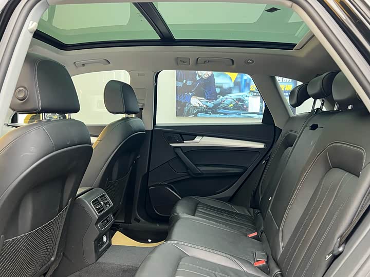 Фото 9 - Audi Q5L