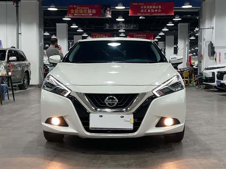 Фото 1 - Nissan Lannia