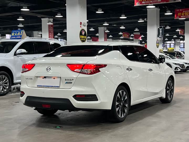 Фото 5 - Nissan Lannia