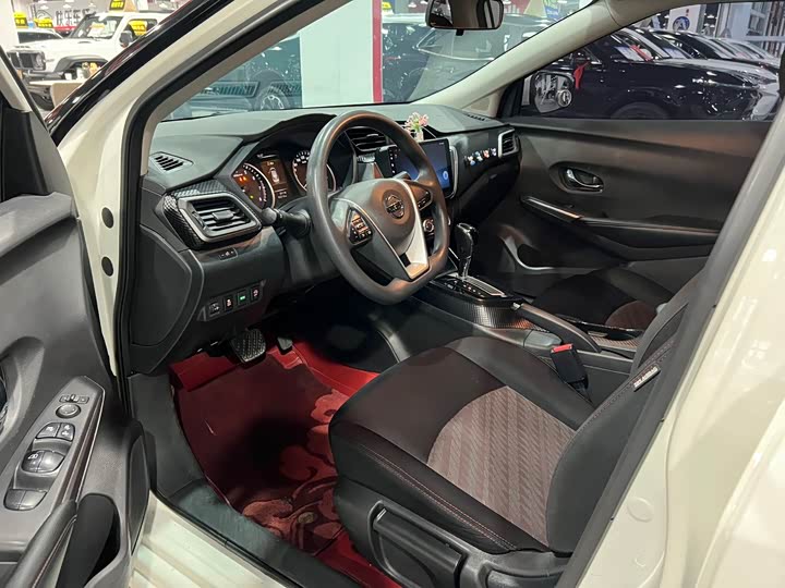 Фото 7 - Nissan Lannia