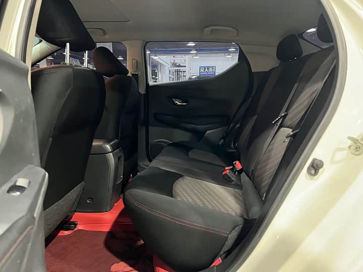 Фото 8 - Nissan Lannia