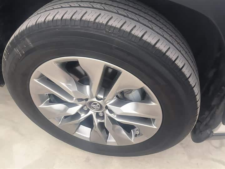 Фото 6 - Toyota Wildlander