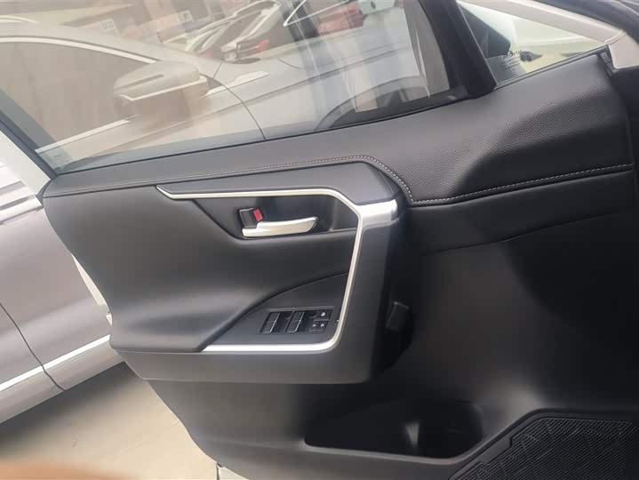 Фото 7 - Toyota Wildlander