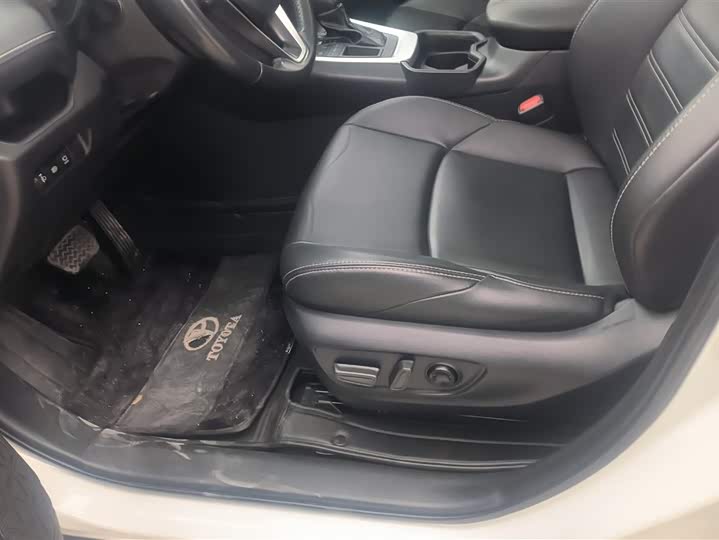 Фото 9 - Toyota Wildlander