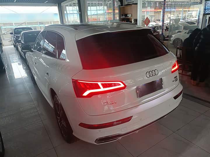 Фото 5 - Audi Q5L