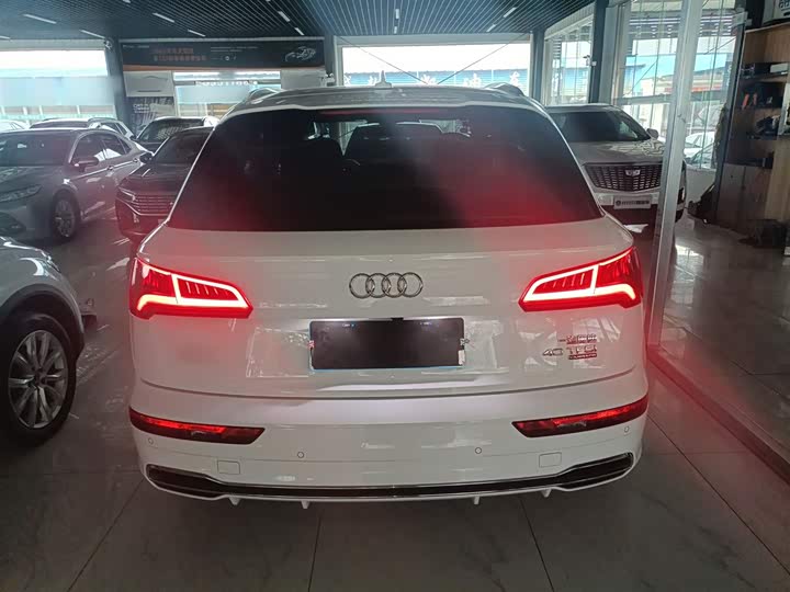 Фото 6 - Audi Q5L
