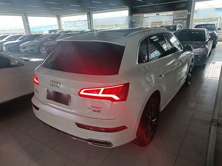 Фото 7 - Audi Q5L