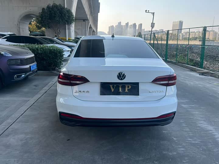 Фото 7 - Volkswagen Lavida