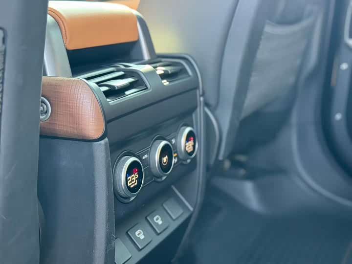 Фото 9 - Land Rover Defender