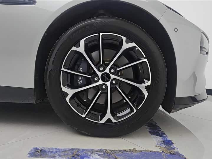 Фото 6 - XPeng P7