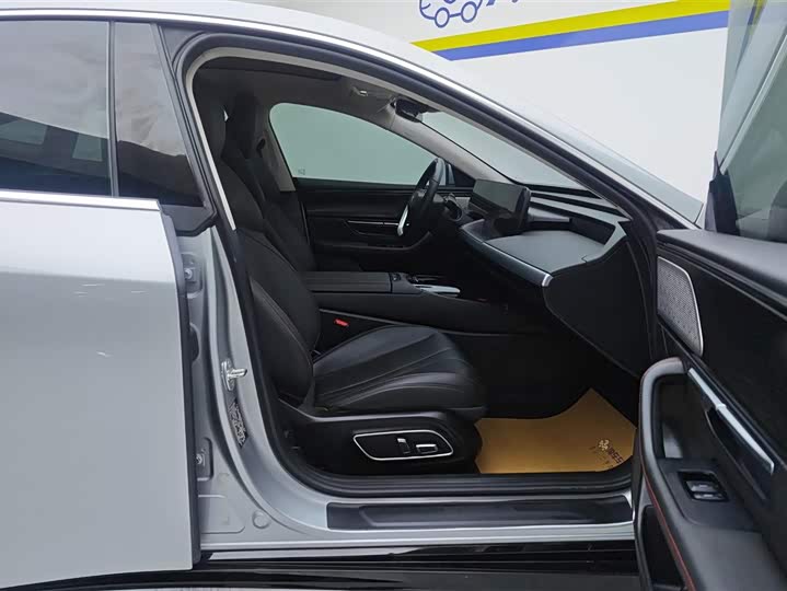 Фото 8 - XPeng P7