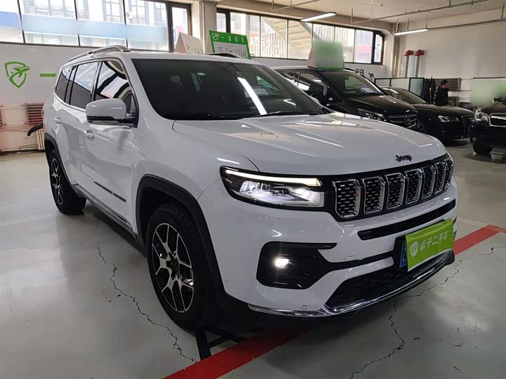 Фото 4 - Jeep Grand Commander