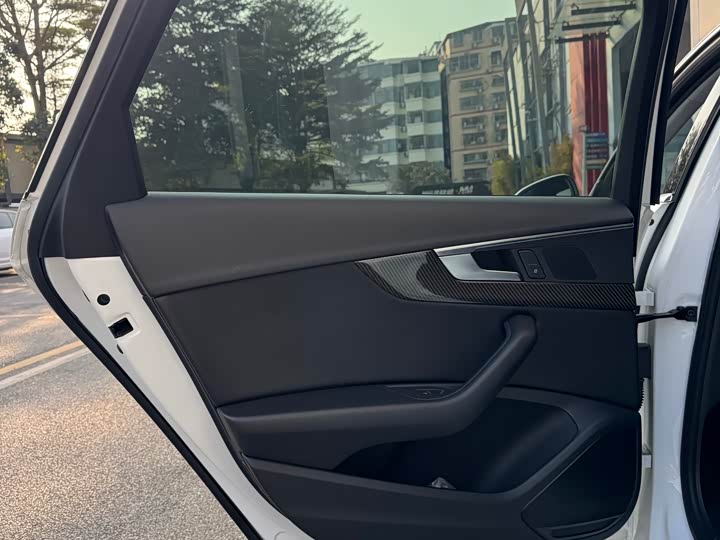 Фото 7 - Audi A4L