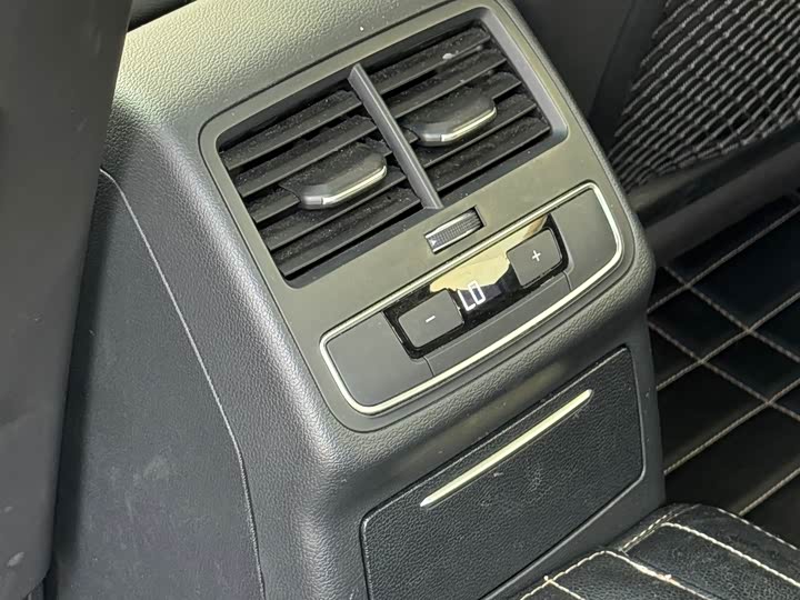 Фото 8 - Audi A4L