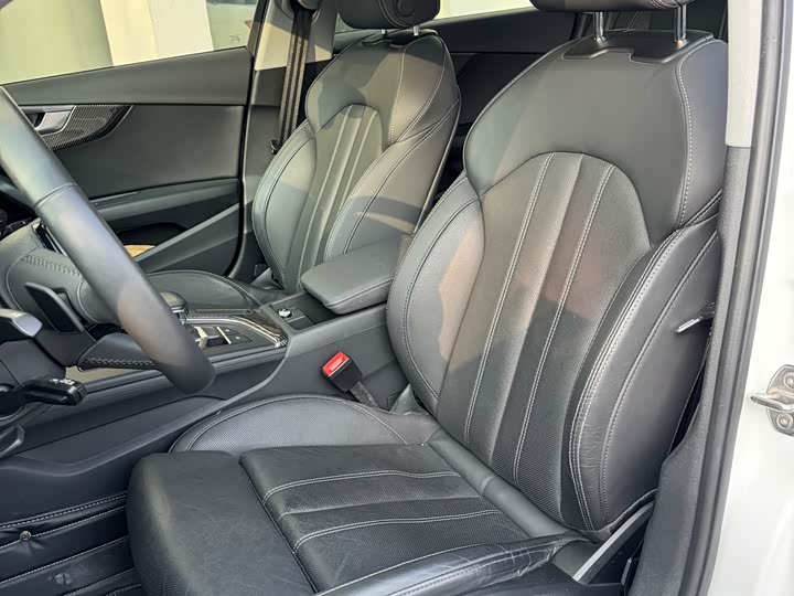 Фото 9 - Audi A4L