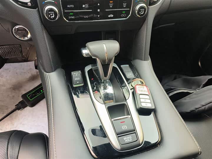 Фото 6 - Honda UR-V