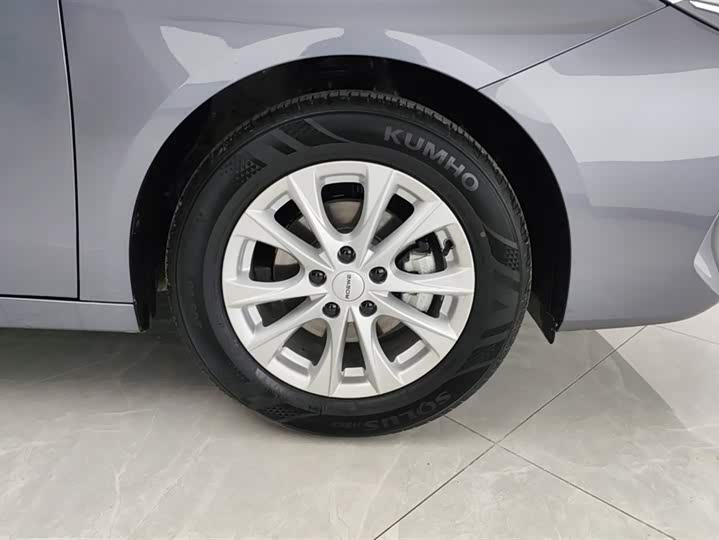 Фото 6 - Roewe i5