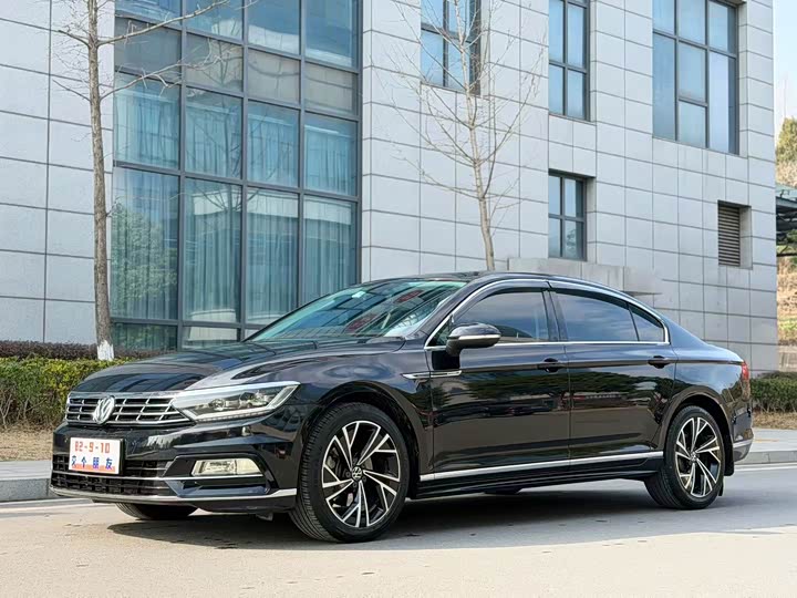 Фото 1 - Volkswagen Magotan