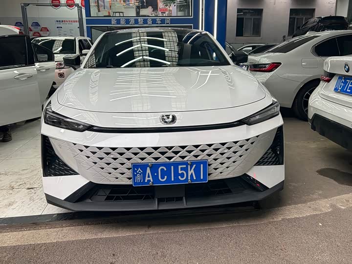 Фото 2 - Changan UNI-V