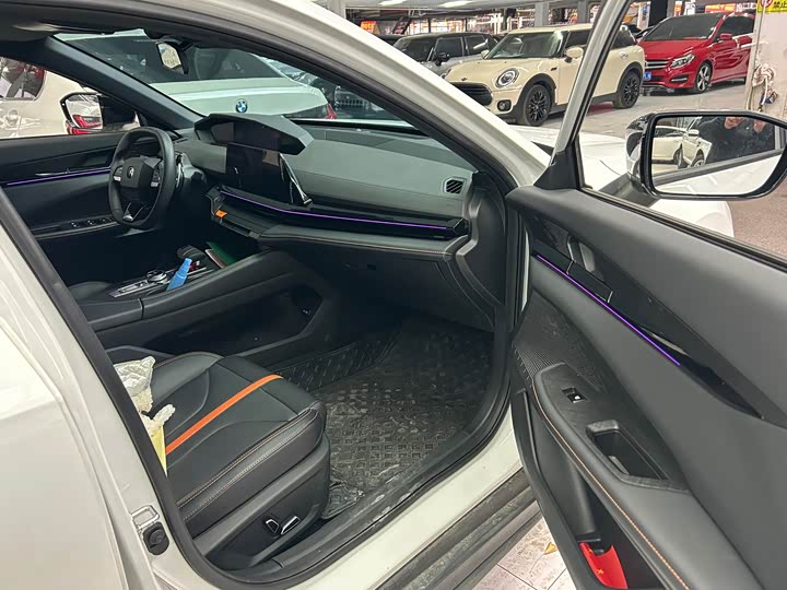 Фото 6 - Changan UNI-V