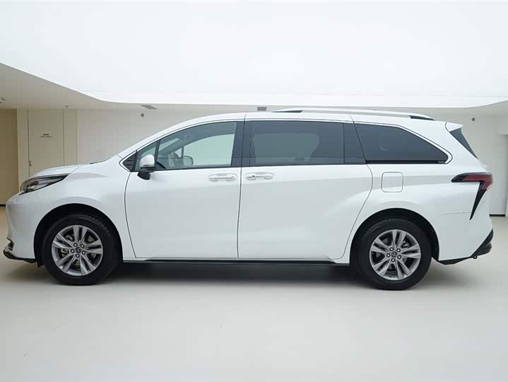 Фото 3 - Toyota Sienna