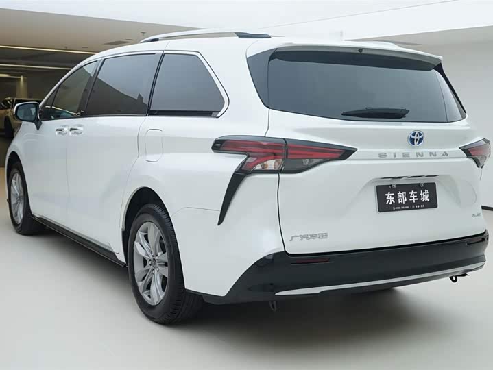 Фото 4 - Toyota Sienna